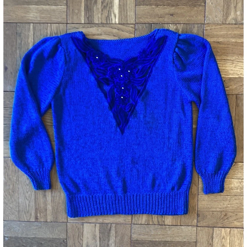 1980s hand knit sweater, neckline appliqué with rhinestones M